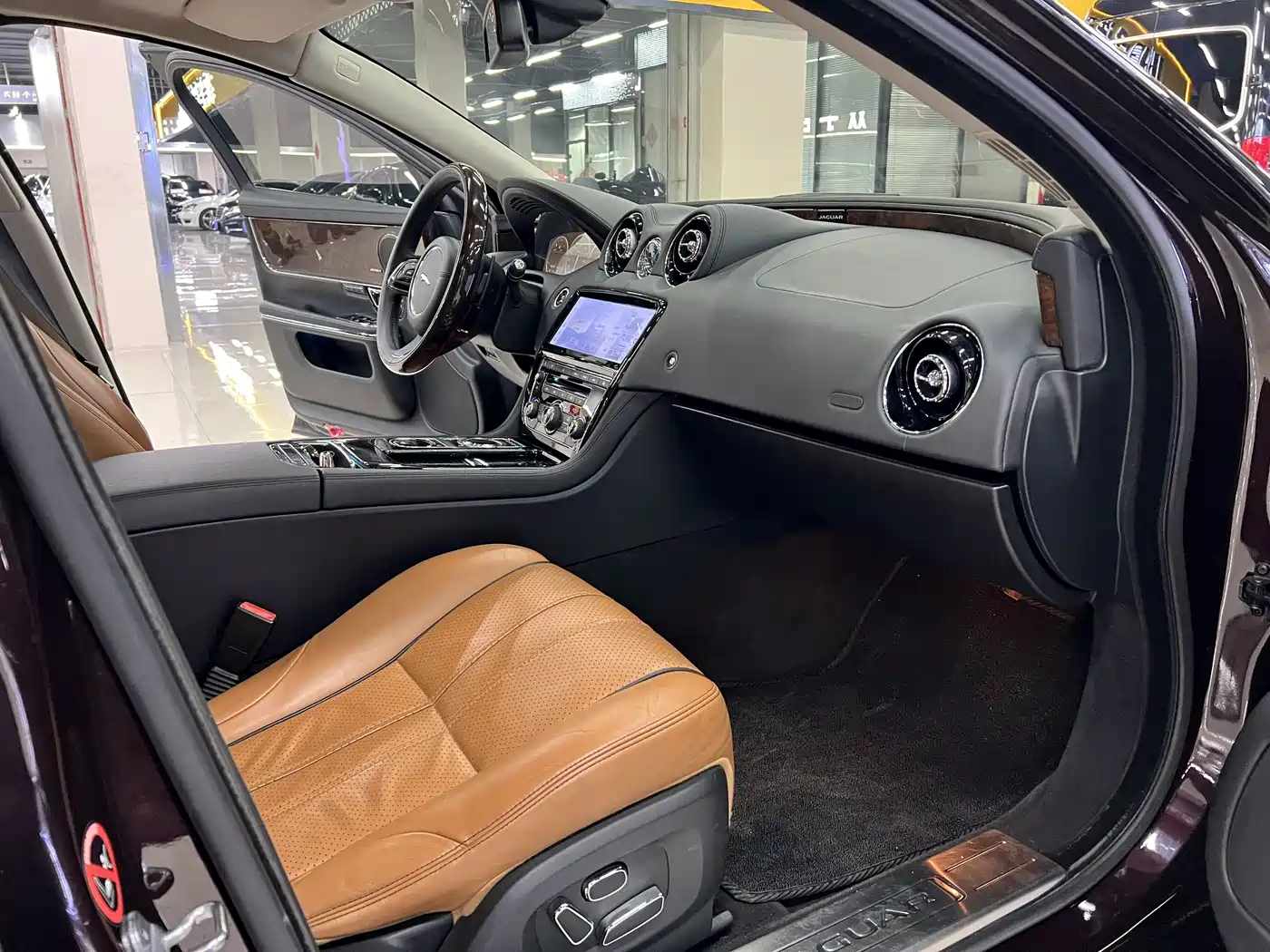 Jaguar XJ 2014 XJL 3.0 SC 4WD Premium Business Edition фото 14