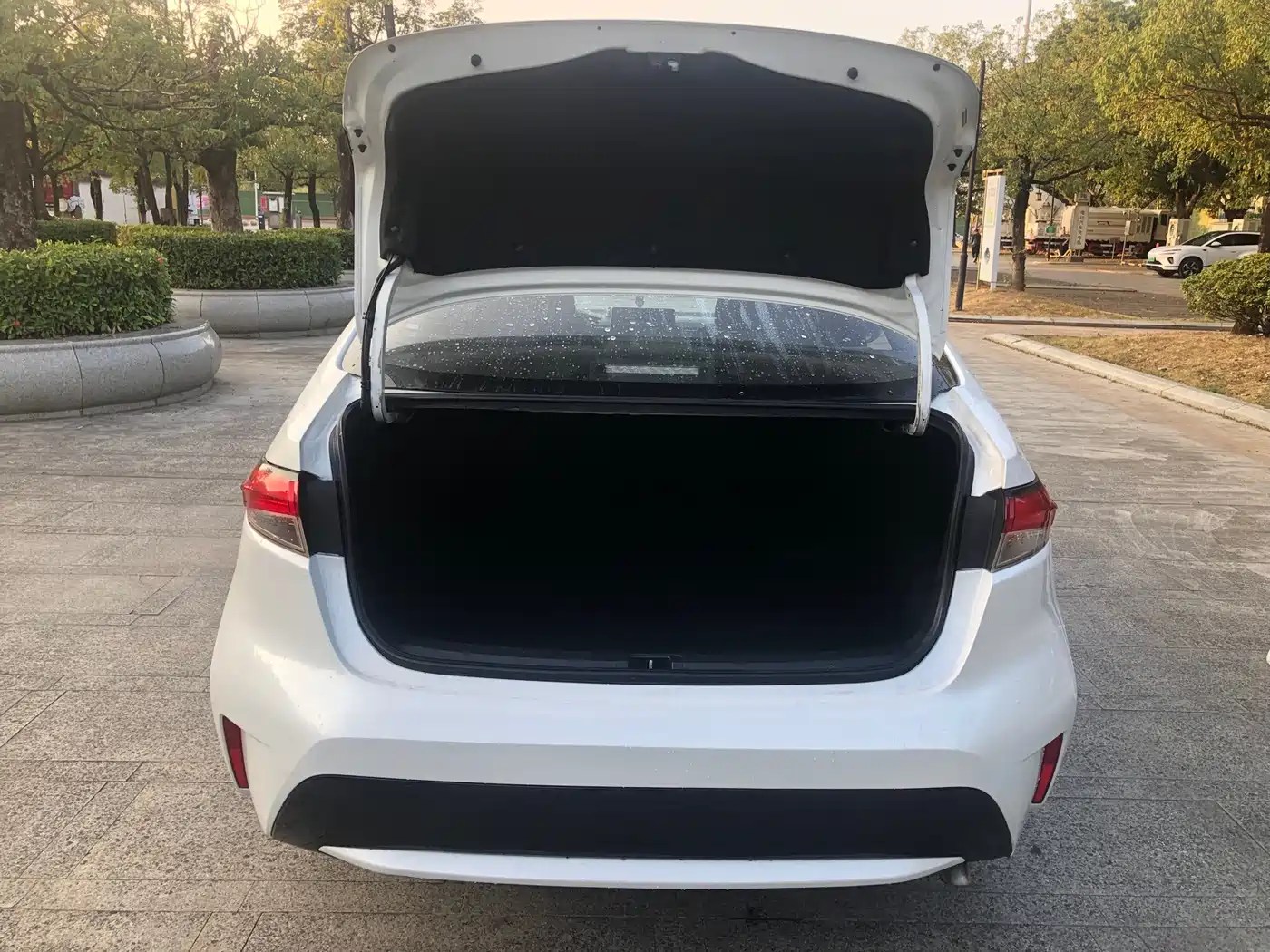 Toyota Levin 2021 Dual Engine 1.8H E-CVT Luxury Edition фото 13