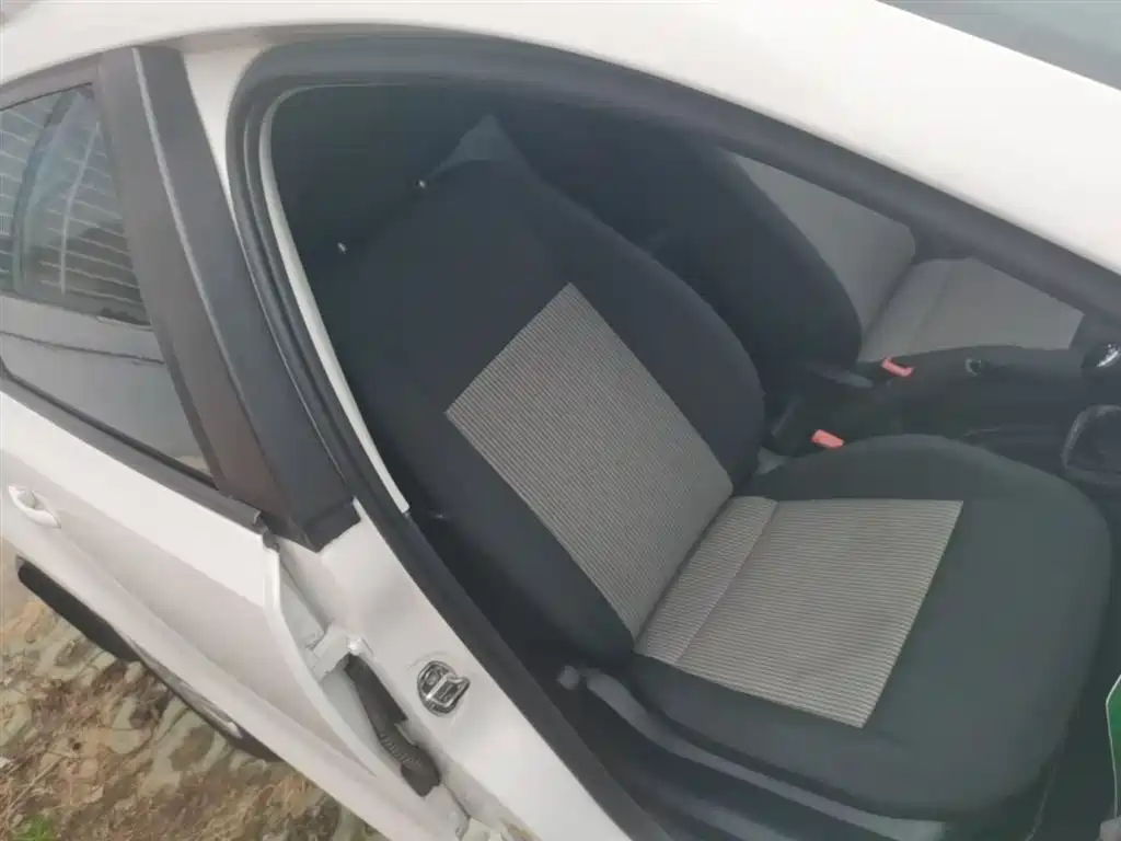 Volkswagen Polo 2016 1.4L Manual Trend фото 25