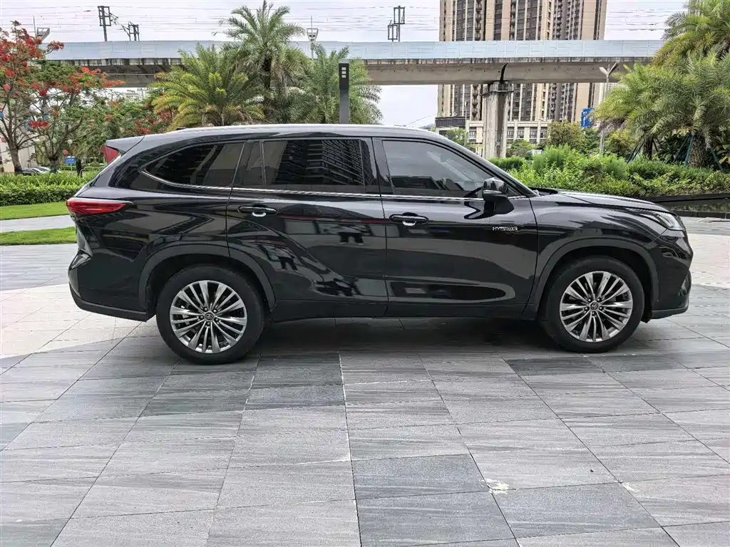 TOYOTA HIGHLANDER