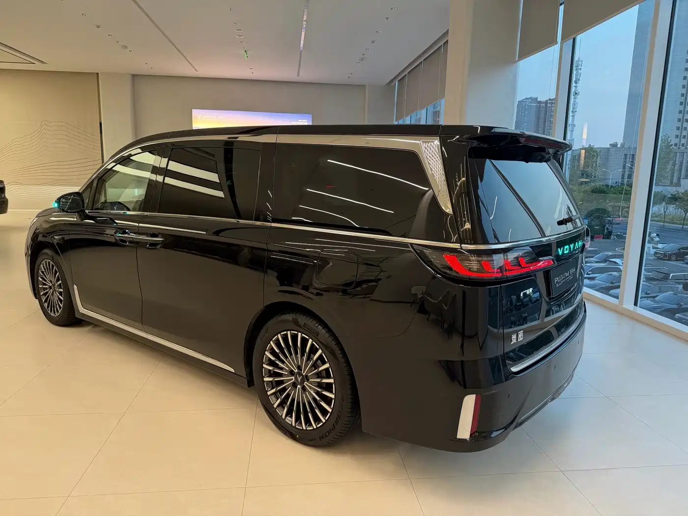 Voyah Dreamer 2025 2025 Model PHEV Basic Version