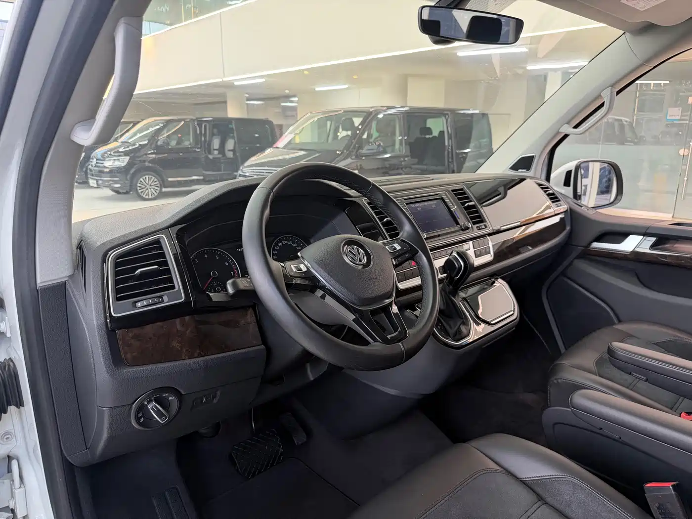 Volkswagen Multivan 2019 2019 2.0TSI 4WD Premium 7-seater