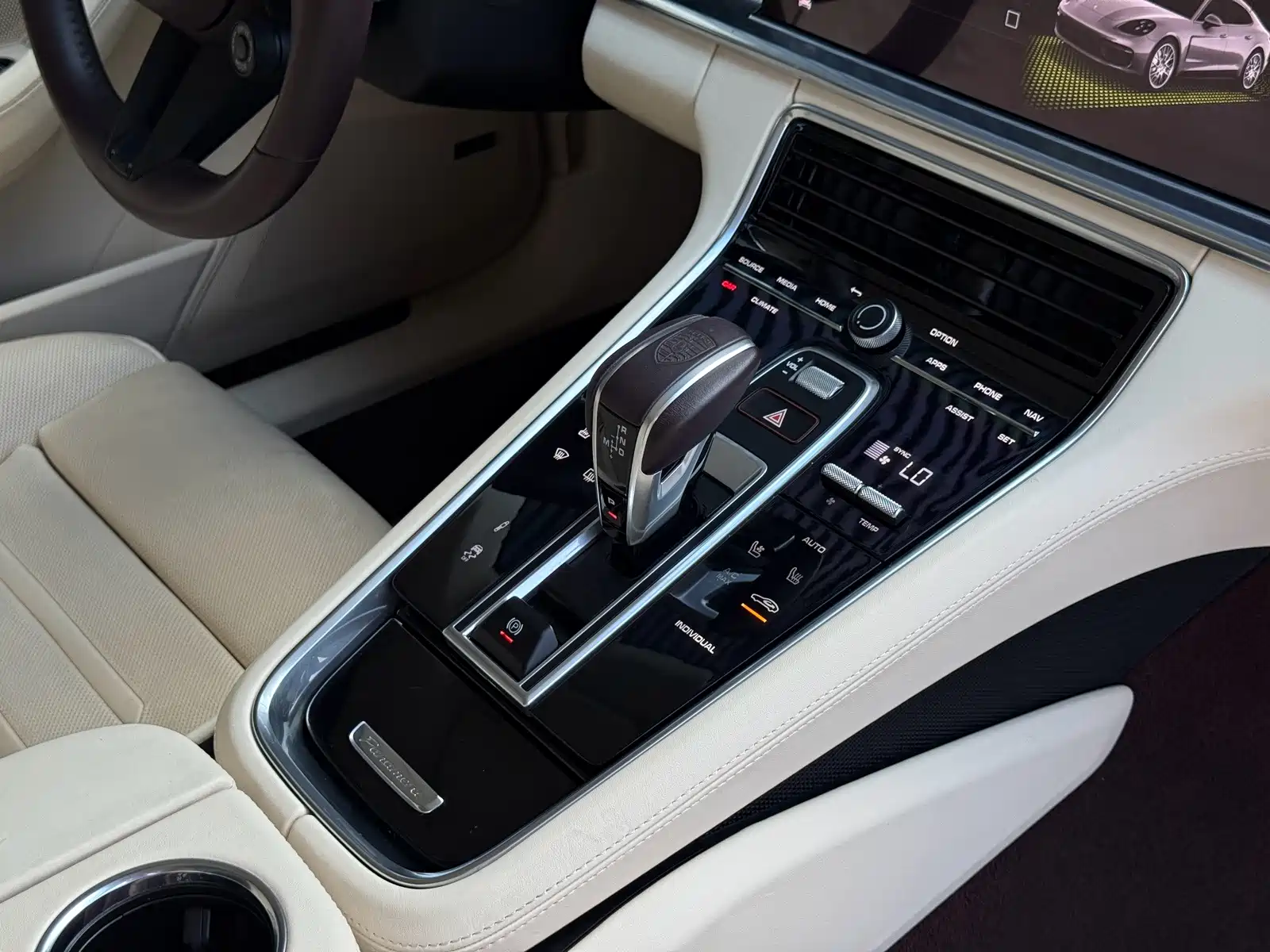 صورة 13 - Porsche Panamera New Energy