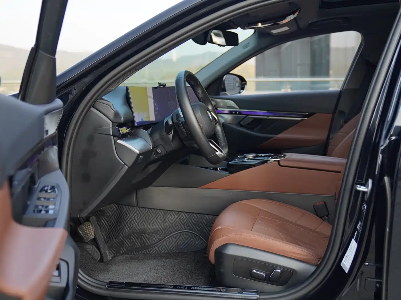 BMW 5 Series 2024 530Li Leading M Sport Package фото 4