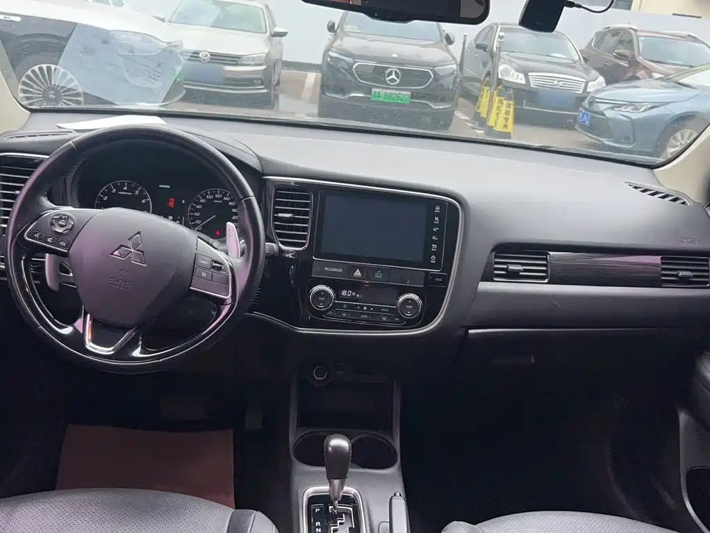 Mitsubishi Outlander 2017 2016 2.4L 4WD Elite Edition 5-seater