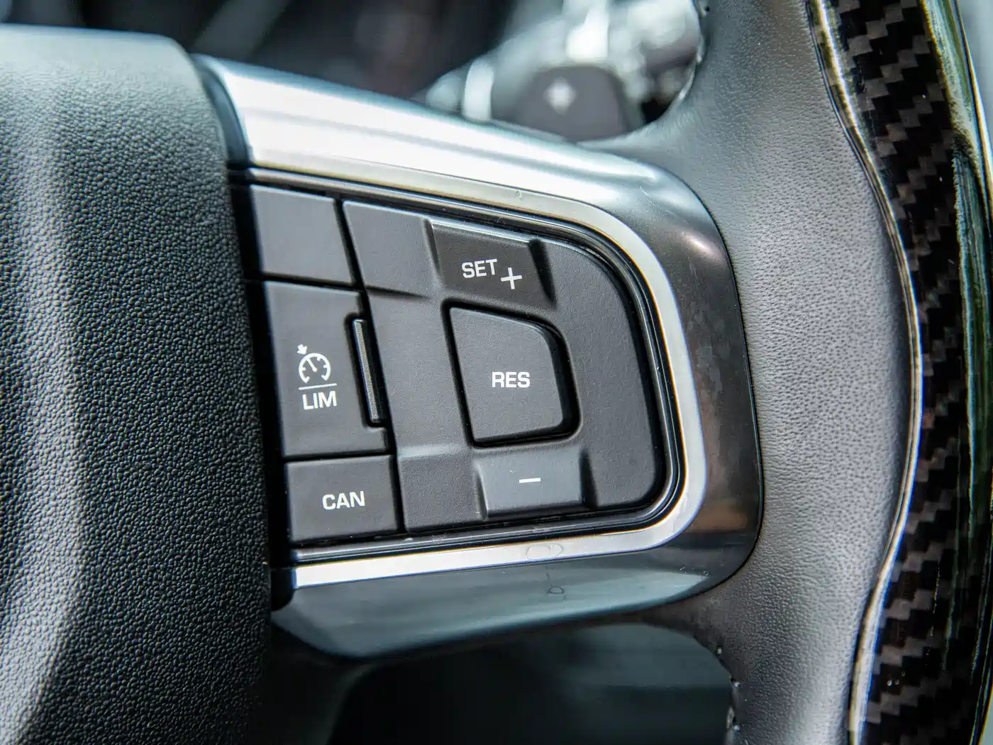 Land Rover Discovery Sport 2018 240PS SE Edition фото 13