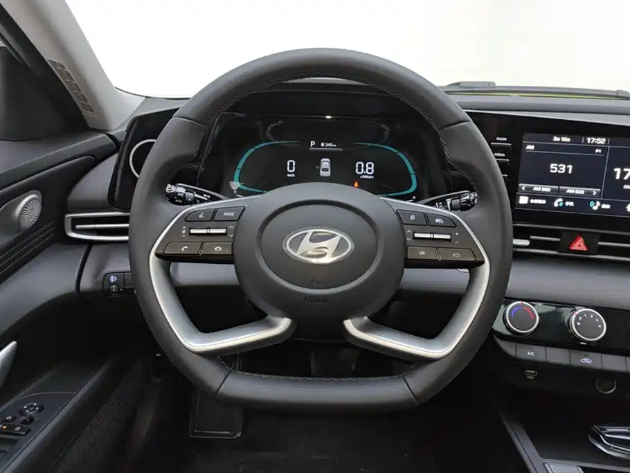 Hyundai Elantra 2023 1.5L CVT GLX Elite Edition фото 15