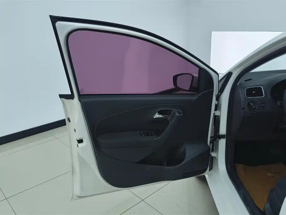 Volkswagen Polo 2016 1.6L Automatic Comfort фото 7