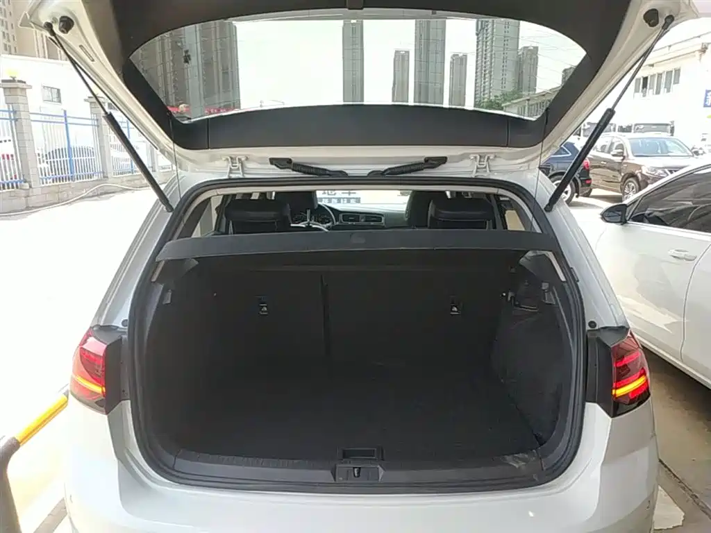 Volkswagen Golf 2019 280TSI DSG Luxury (China V) фото 19