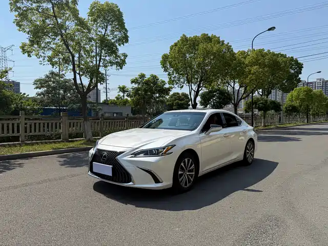 Lexus ES 2020 200 Luxury