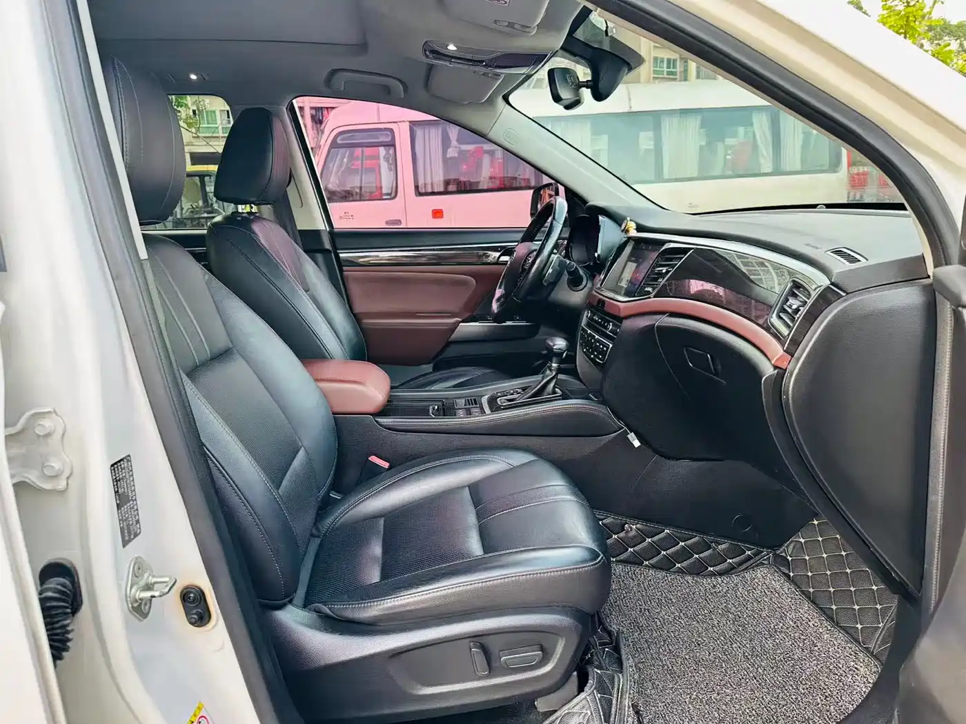 GAC Trumpchi Trumpchi GS8 2017 320T 2WD Luxury Smart Connect (7-seater) фото 8