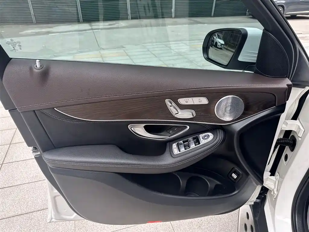 Mercedes-Benz GLC 2020 Facelift GLC 260 L 4MATIC Luxury фото 15