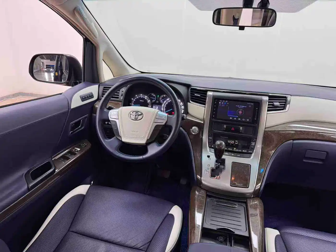 Toyota Alphard 2012 3.5L Luxury Edition фото 16