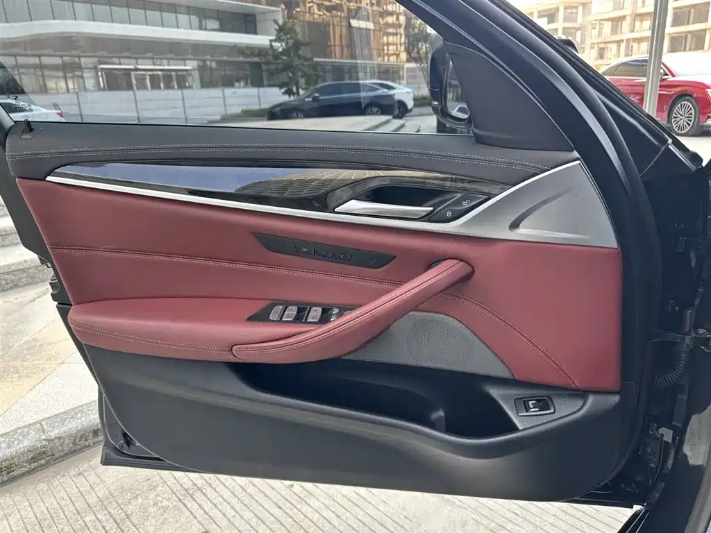 BMW 5 Series 2022 Model Second Facelift 525Li M Sport Package фото 16
