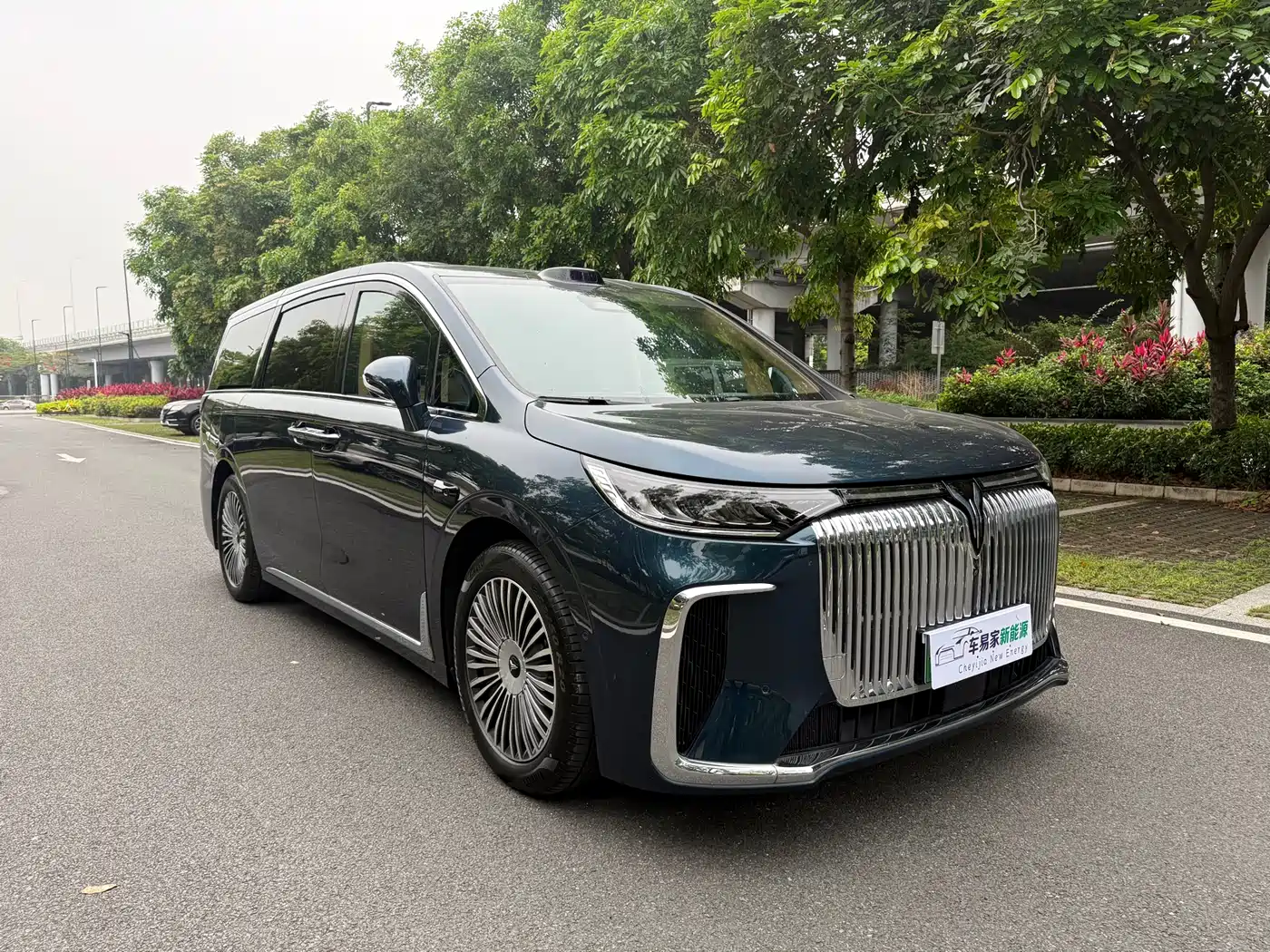Voyah Auto Voyah Dreamer 2025 Model PHEV 4WD Premium QianKun Edition фото 7