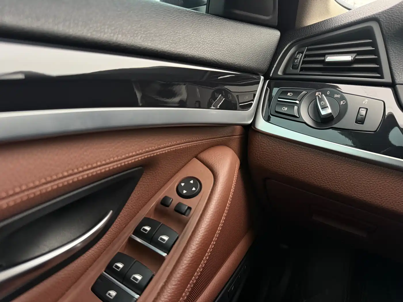 BMW 5 Series 2017 520Li Classic Edition фото 16