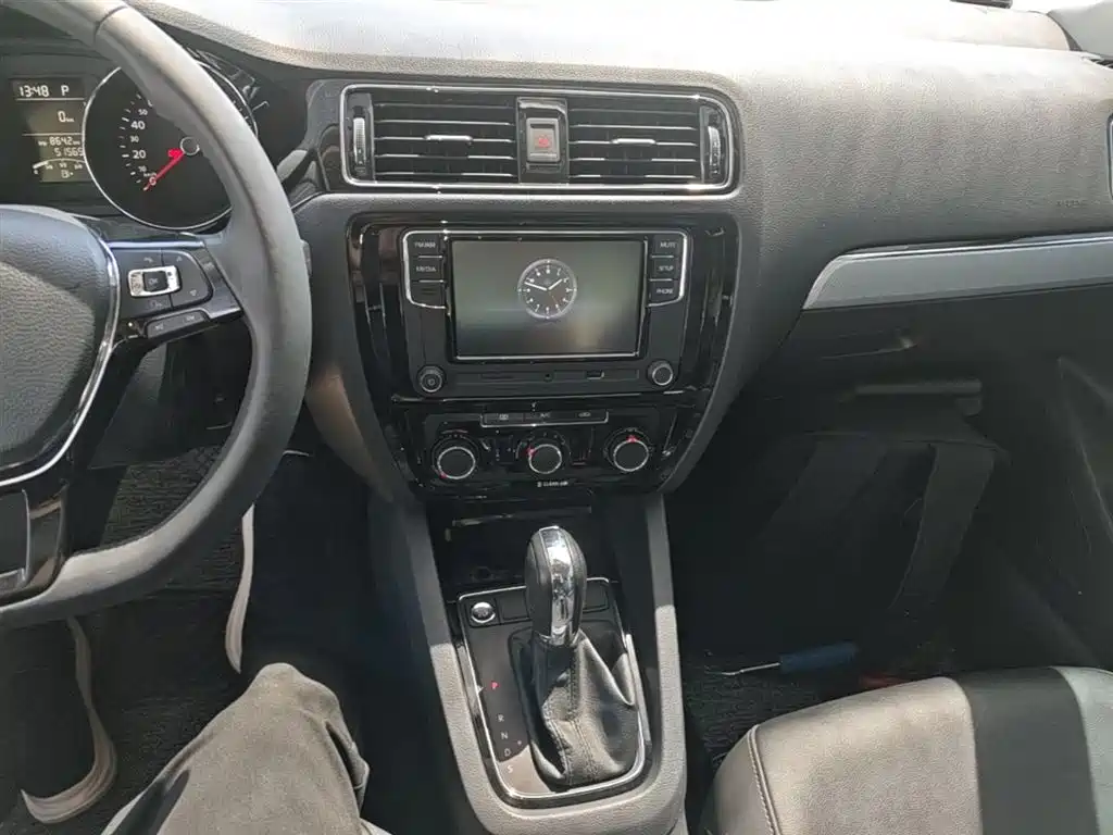 Volkswagen Sagitar 2017 1.6L Automatic Comfort фото 13