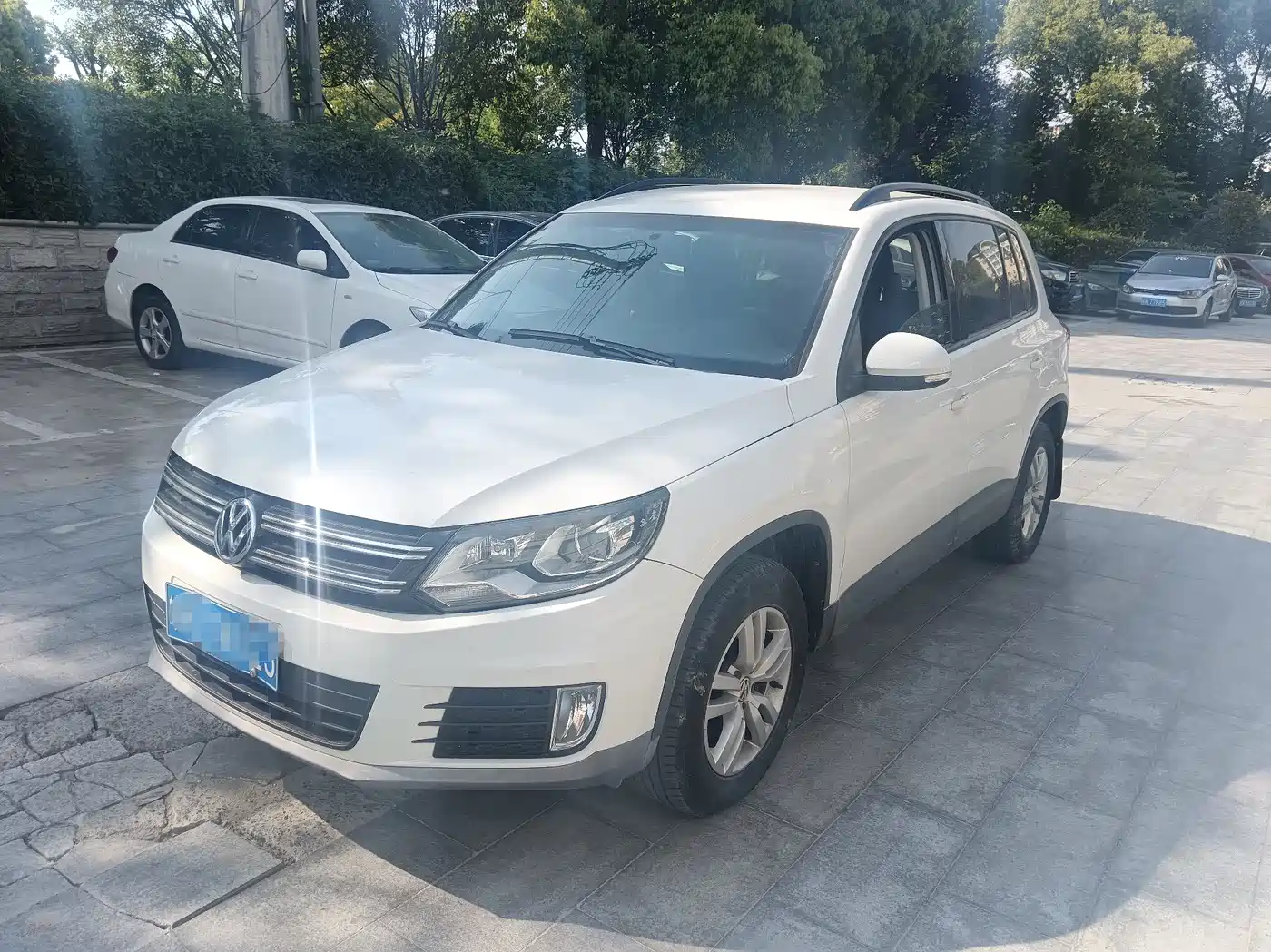 VOLKSWAGEN TIGUAN