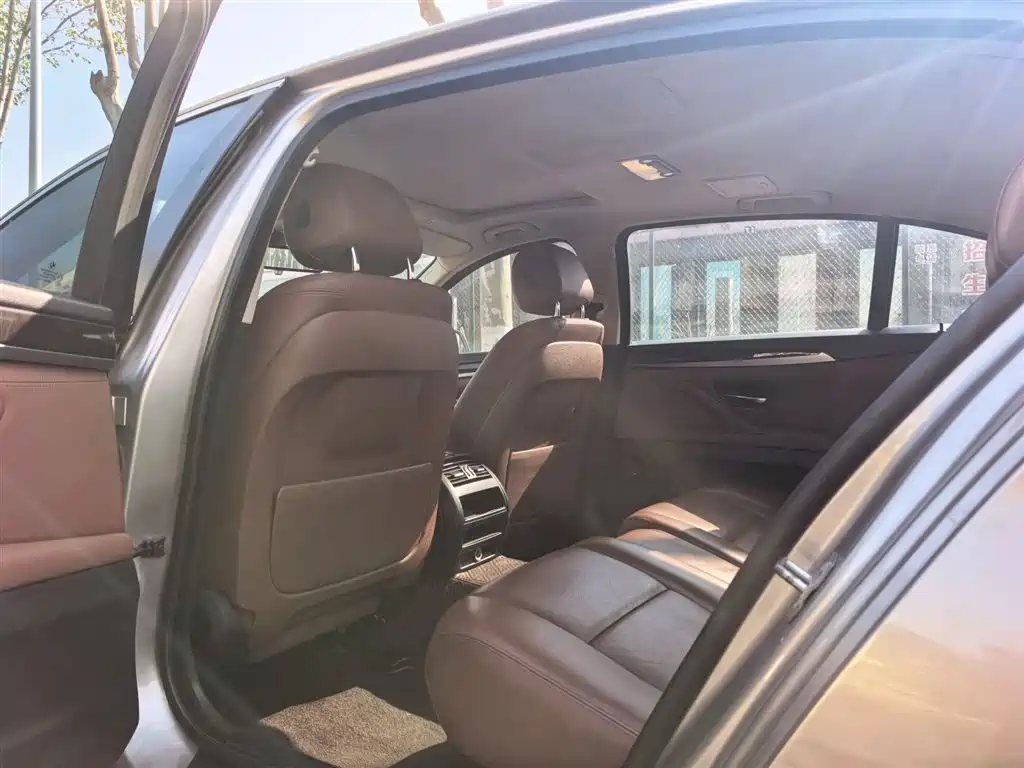 BMW 5 Series 2014 525Li Leading фото 14