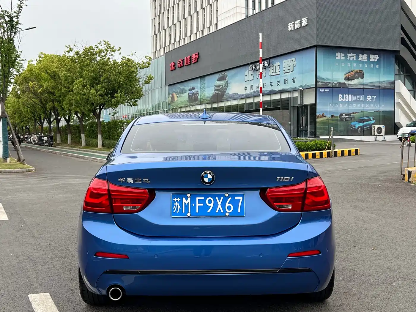 BMW 1 Series 2017 118i Sport фото 9