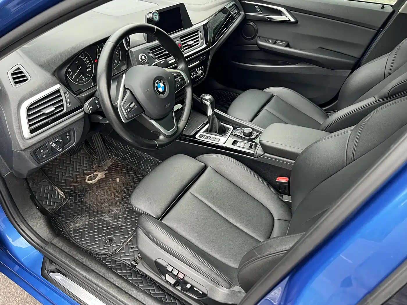 BMW 1 Series 2017 118i Sport фото 4