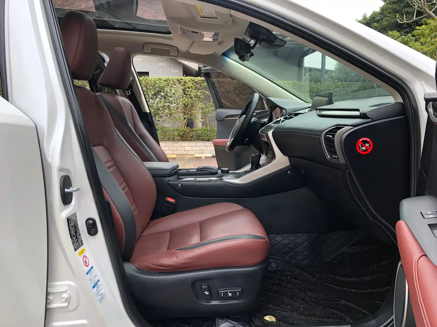 Lexus NX 2015 300h AWD F SPORT фото 13
