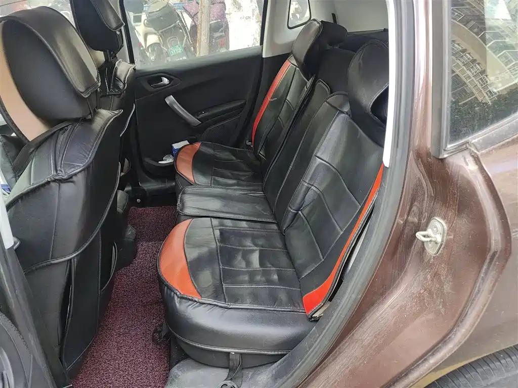 Peugeot 2008 2014 1.6L Automatic Trend Edition фото 15