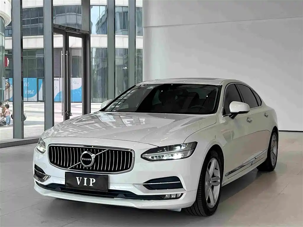 Фото 1 - Volvo S90
