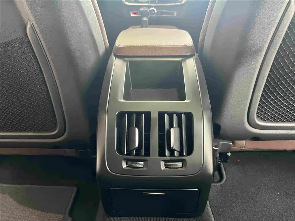 Фото 28 - Volvo S90