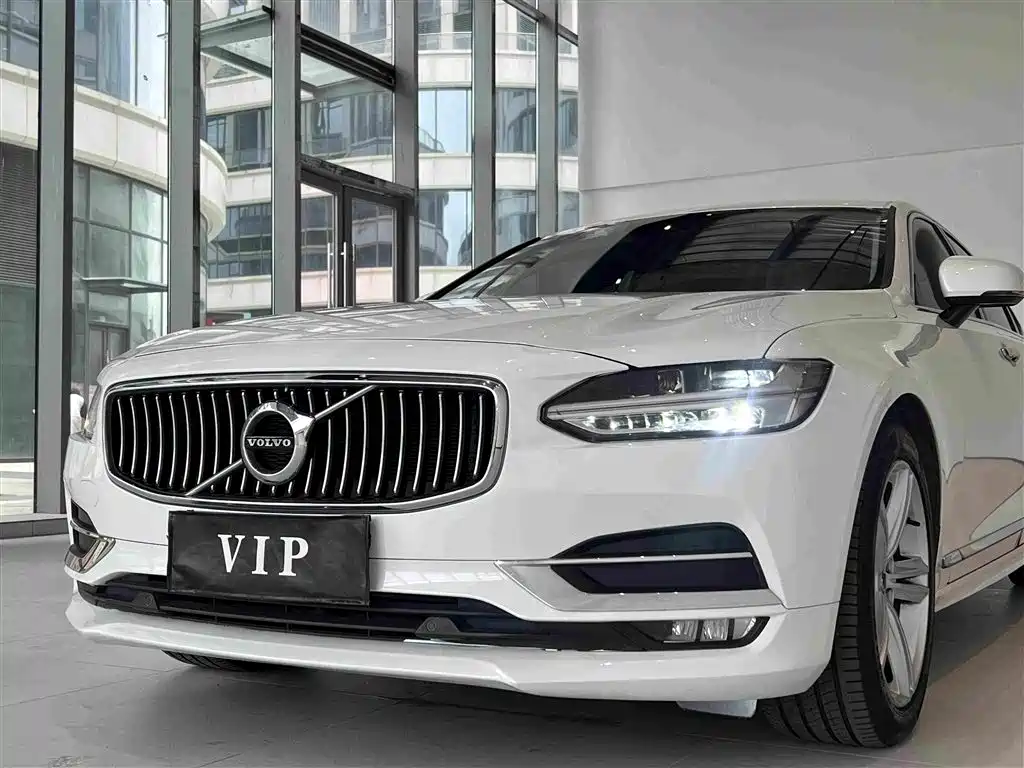 Фото 13 - Volvo S90