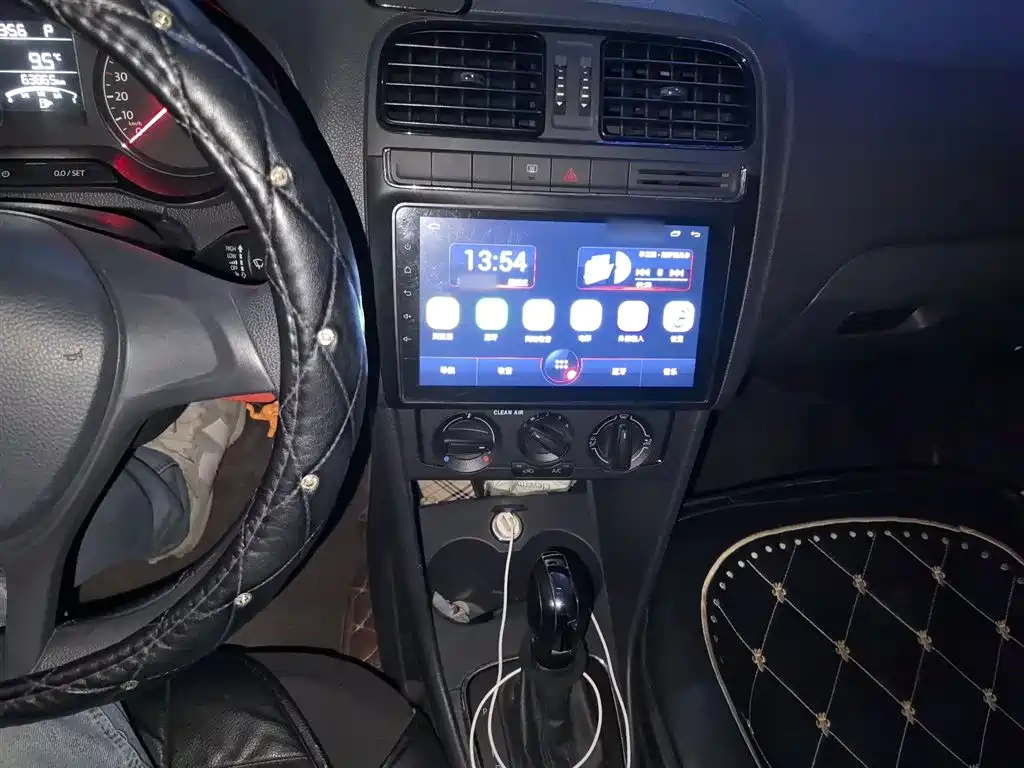 Volkswagen Polo 2016 1.4L Automatic Trend фото 6