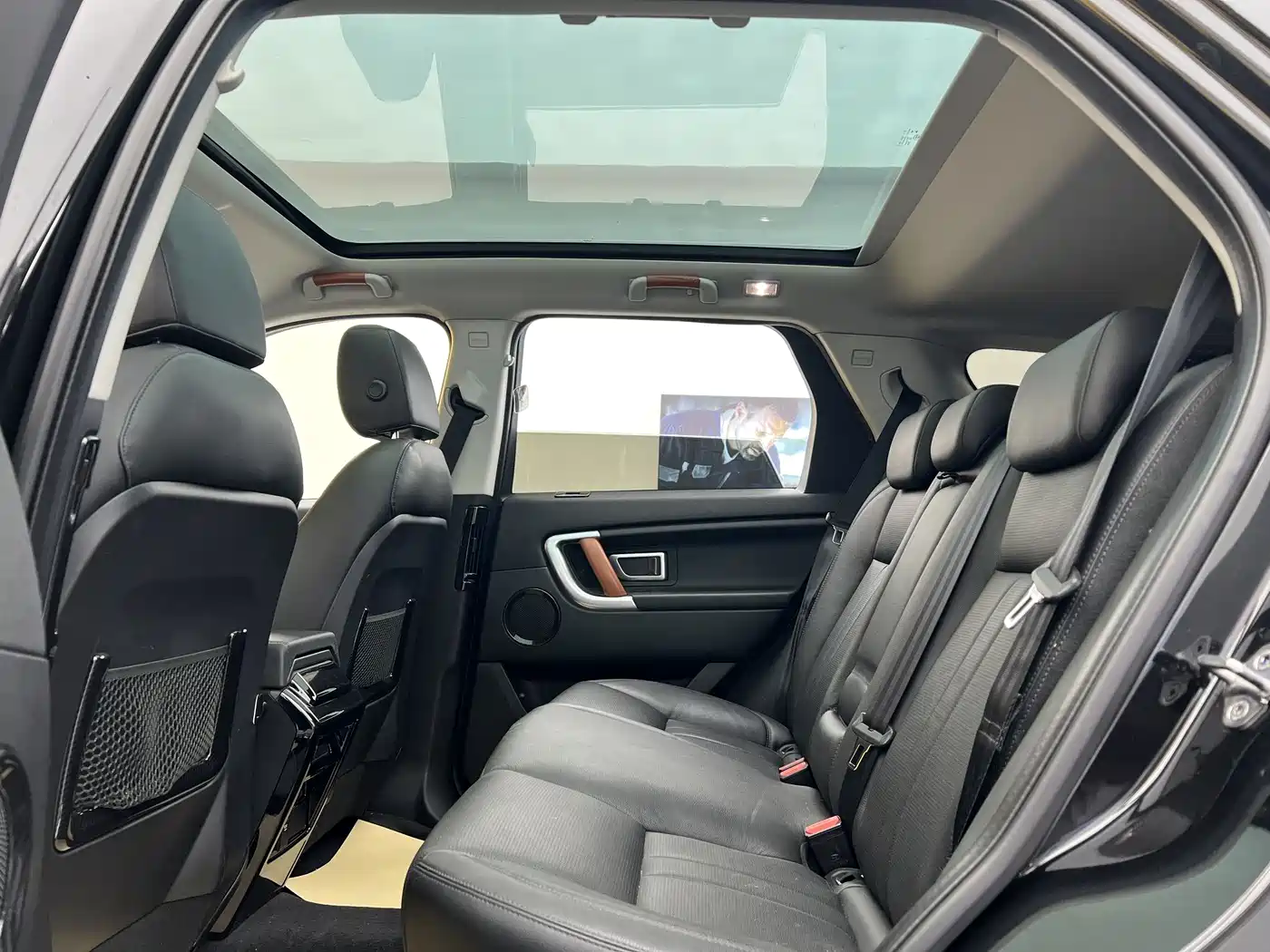 Land Rover Discovery Sport 2018 240PS SE Edition фото 10