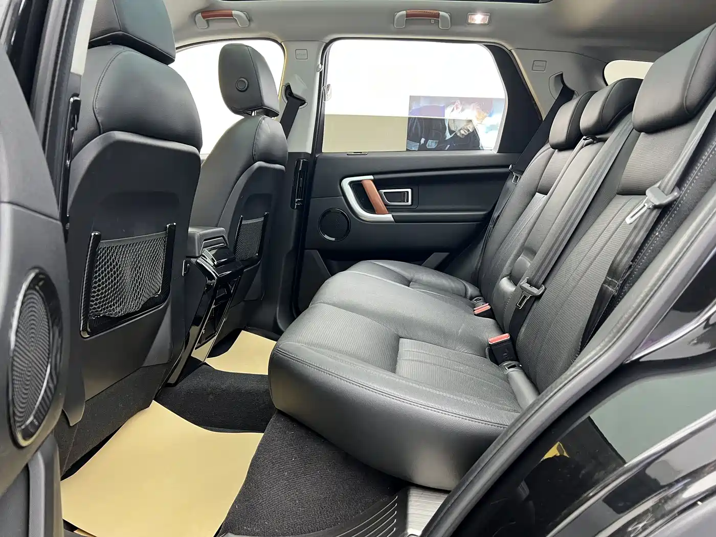Land Rover Discovery Sport 2018 240PS SE Edition фото 14