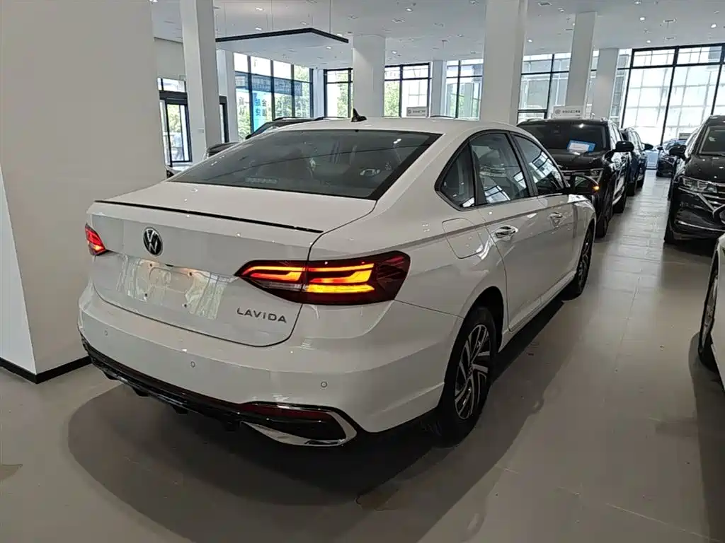 Volkswagen Lavida 2024 Model 300TSI DSG Starlight Leading Edition фото 7