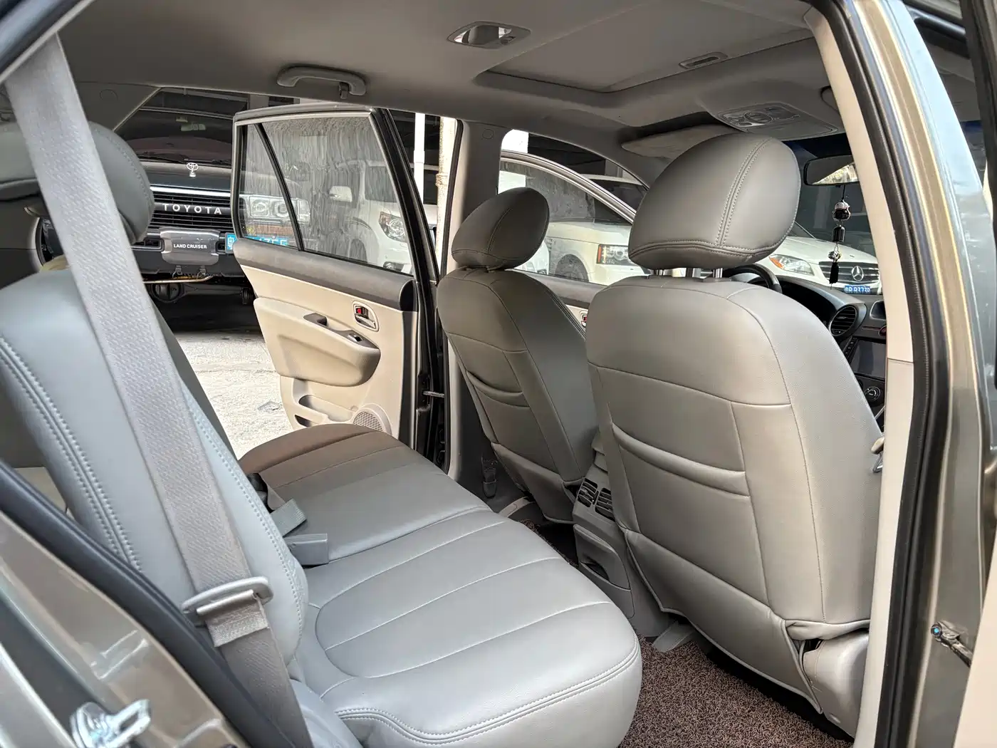 Kia Carens 2010 2011 2.0L 7-Seater Automatic Luxury