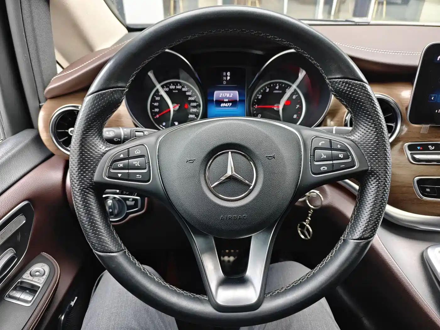 Mercedes-Benz V-Class 2021 V 260 L Long Wheelbase Luxury Edition фото 12
