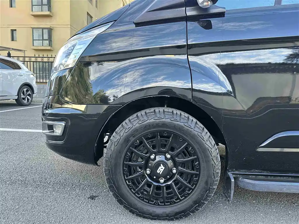 FORD TOURUIOU