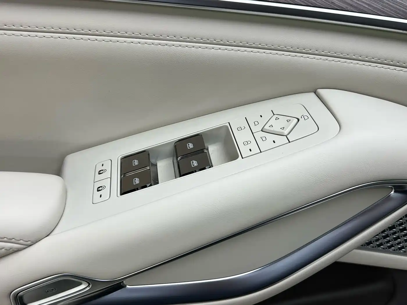 Denza N9 2025 Model Prestige Edition фото 17