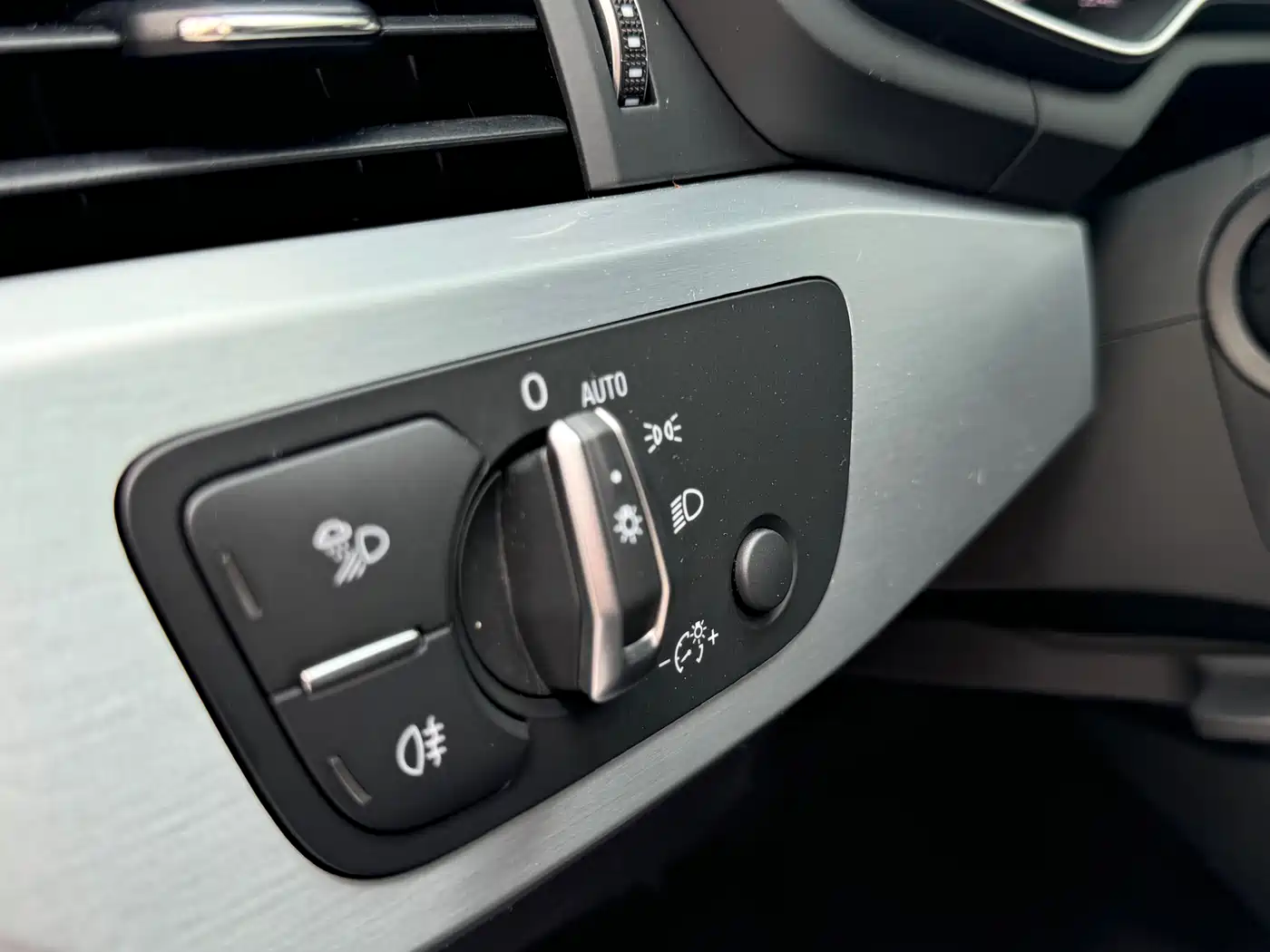 Audi A4L 2020 40 TFSI Fashion Dynamic Edition фото 6