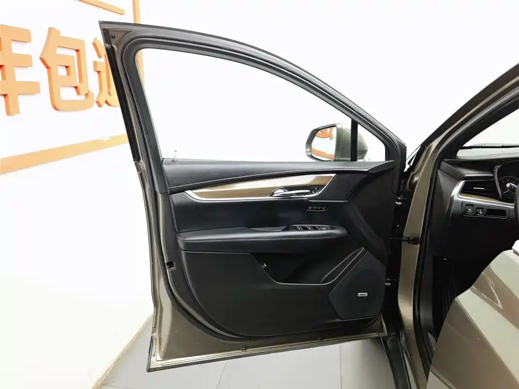 Cadillac XT5 2016 28T AWD Premium Model фото 8