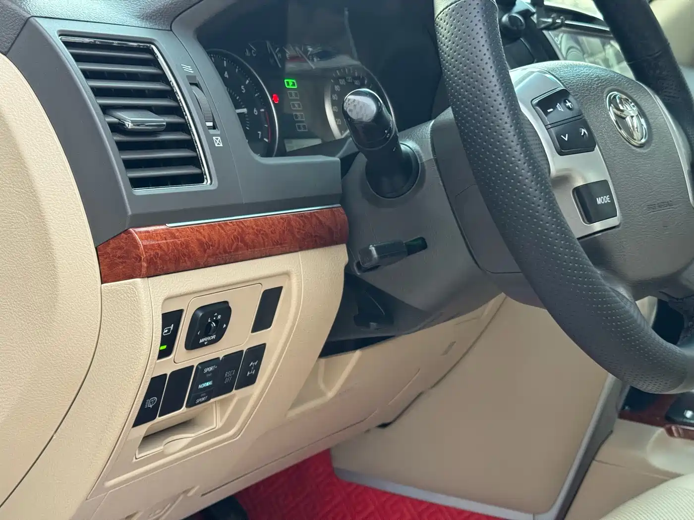 Toyota Land Cruiser 2016 4.0L Automatic VX фото 14