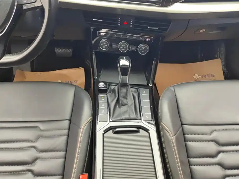 Volkswagen Passat 2020 Facelift 330TSI Elite China VI фото 16