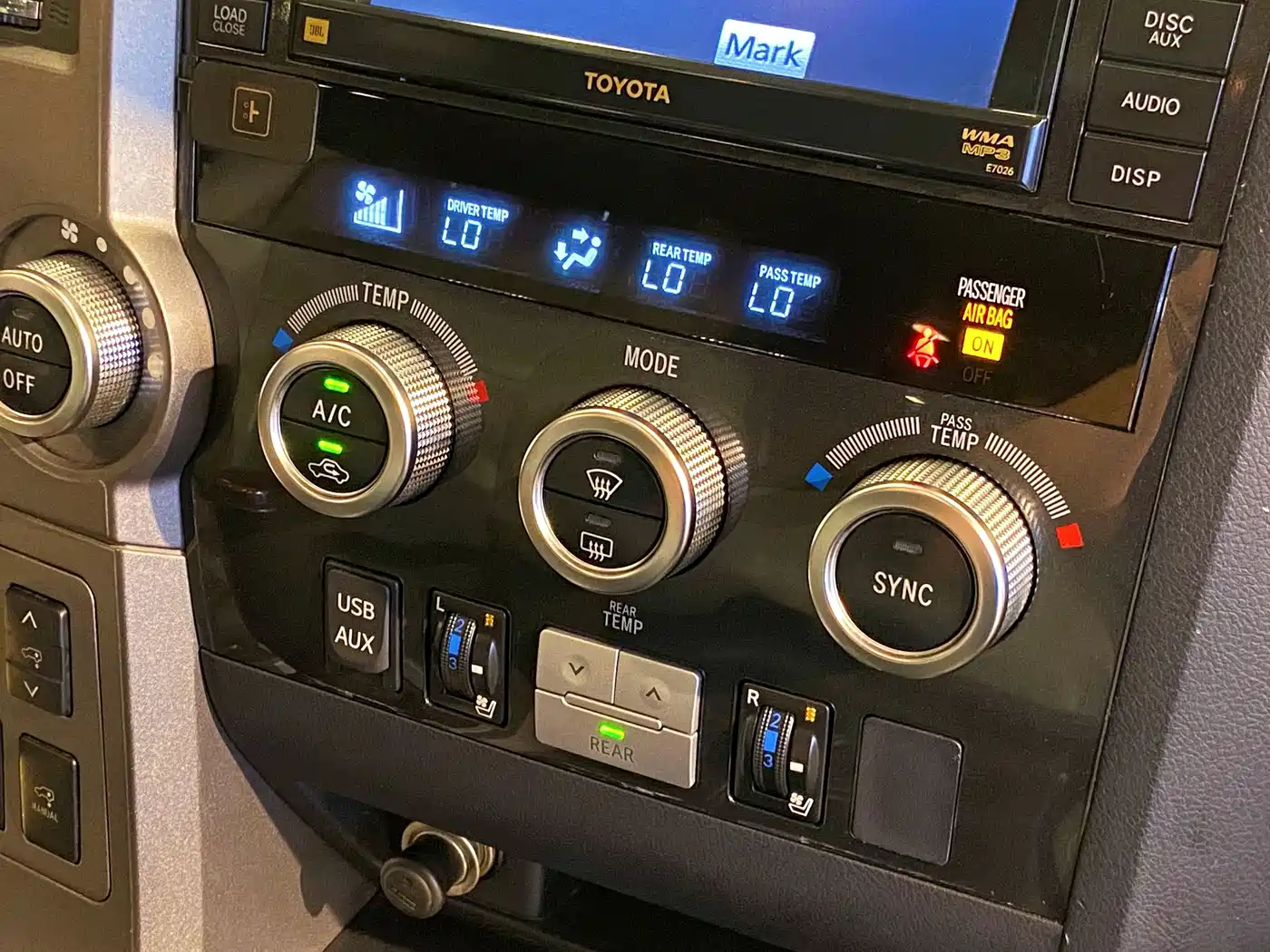 Toyota Sequoia 2011 2010 5.7 Platinum Edition