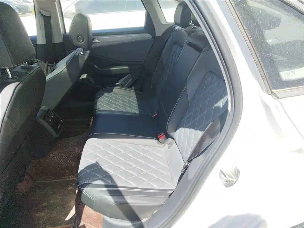 Volkswagen Sagitar 2023 300TSI DSG Surpassing Edition фото 17
