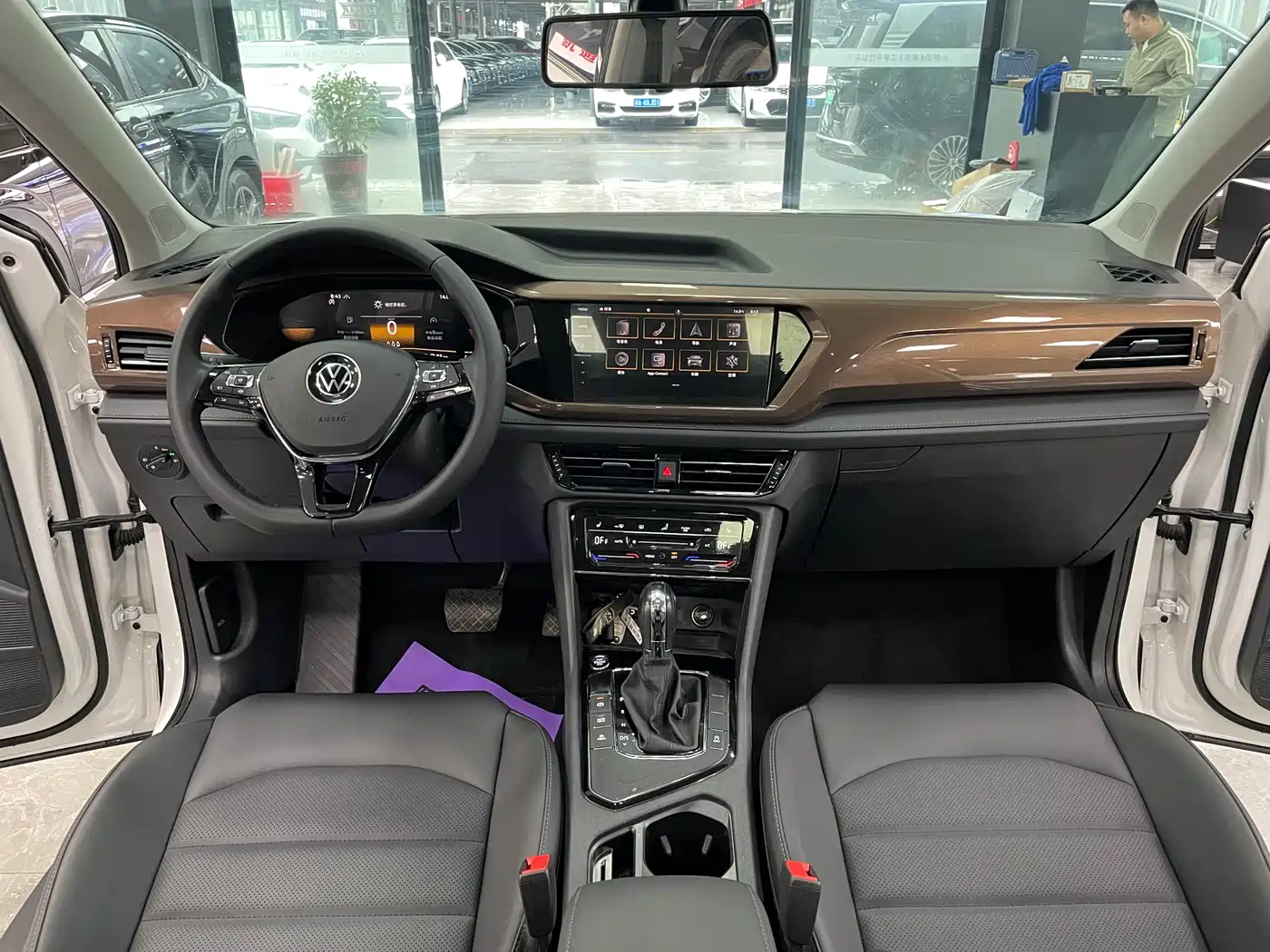 Volkswagen Tharu 2022 280TSI FWD Luxury Edition фото 7