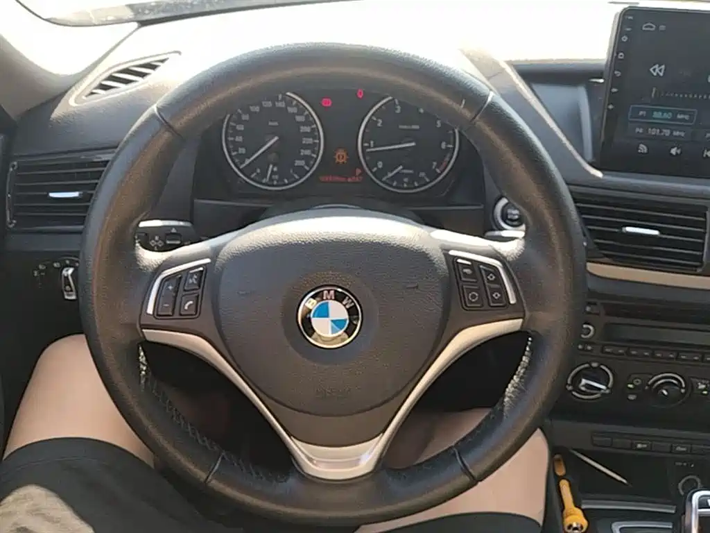 BMW X1 2014 sDrive18i Fashion Edition фото 11