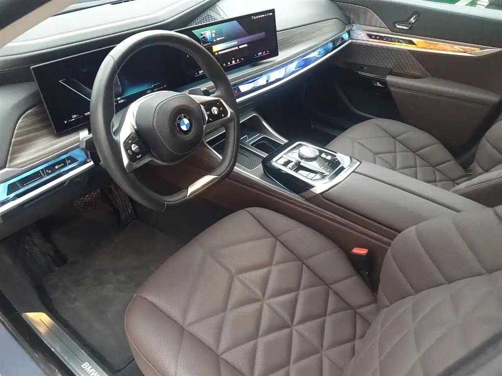 BMW 7 Series 2023 Model 735Li Luxury Package фото 8