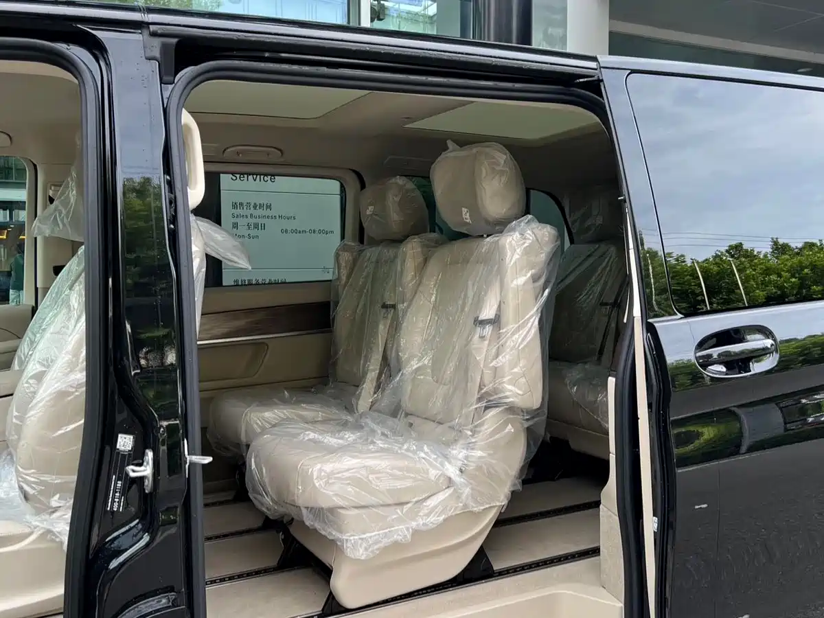Mercedes-Benz V-Class 2024 V 300 Pilot Edition фото 10