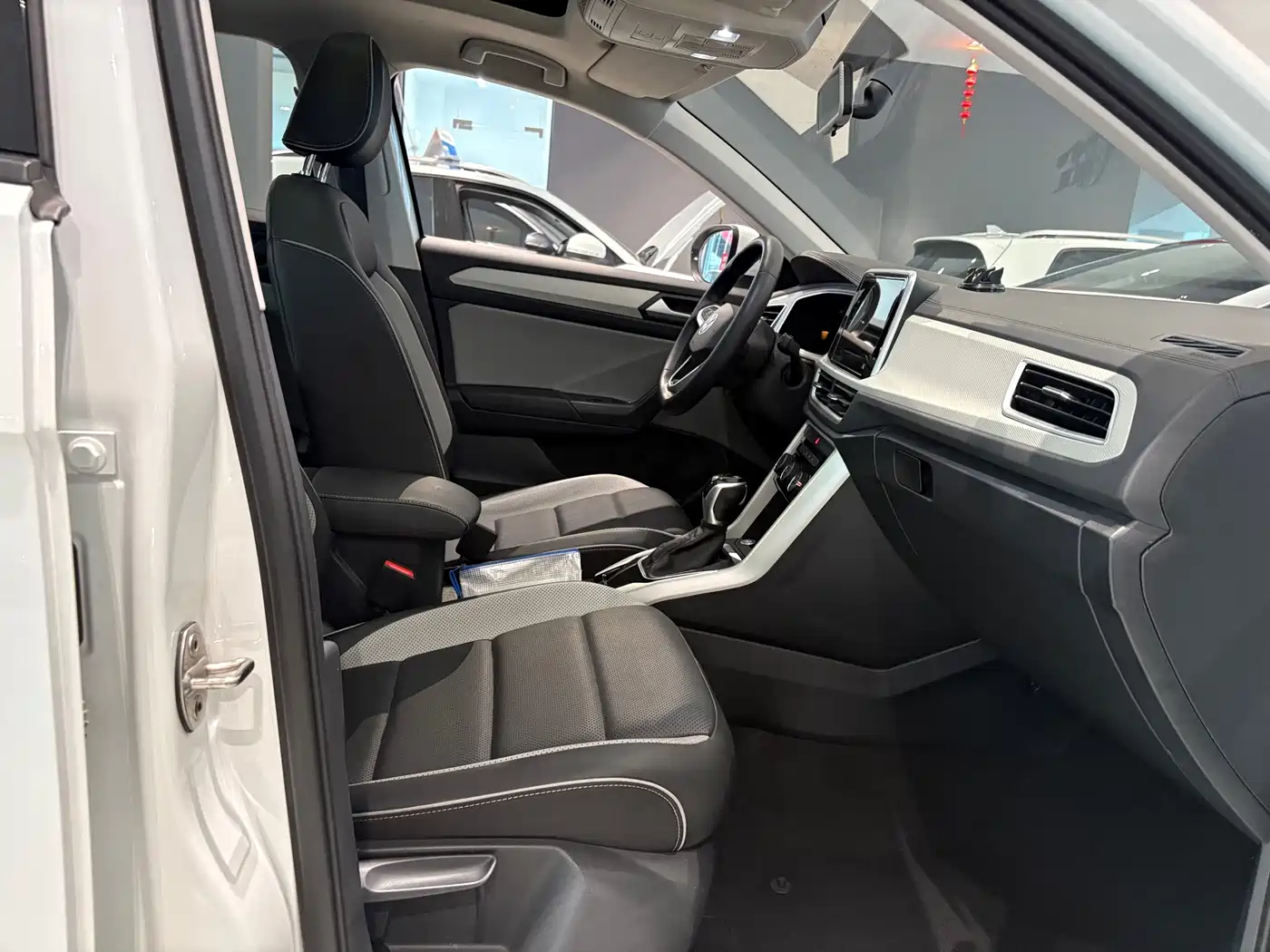 Volkswagen T-Roc, миниатюра 13