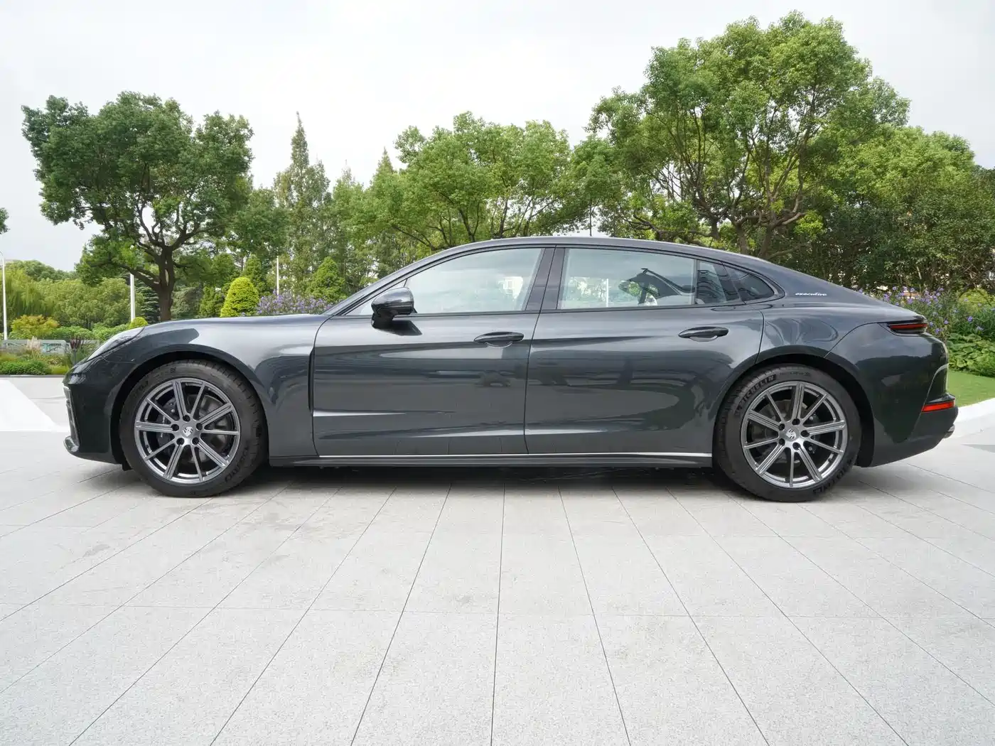 Porsche Panamera 2024 Panamera 4 Executive Long Wheelbase 2.9T фото 3